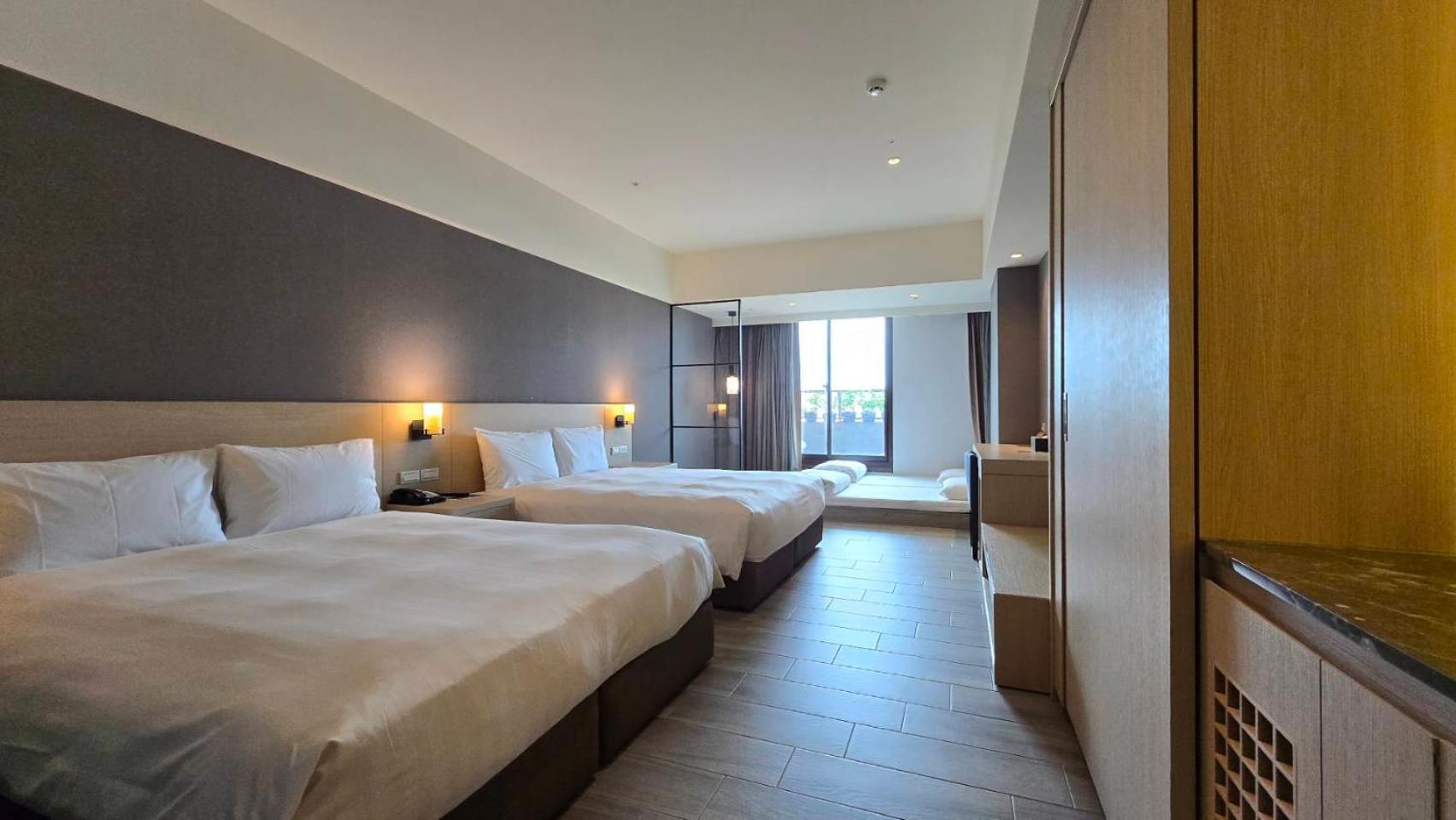 Grand Bay Resort Hotel Kota Tua Kota Tua Hengchun Bagian luar foto Deluxe Family Room